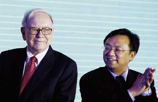繼“股神”巴菲特投資比亞迪之后，“首富”李嘉誠再步后塵，2010年初以4億元配股為條件，間接入主一家國內(nèi)動力電池生產(chǎn)商。在公開信息中，他們都聲稱看中了投資企業(yè)的“動力電池研發(fā)技術”。