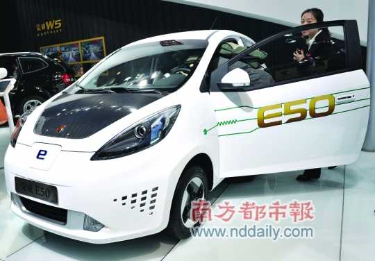上汽集團(tuán)的榮威E 50電動(dòng)轎車曾在2012北京車展上亮相。C FP供圖