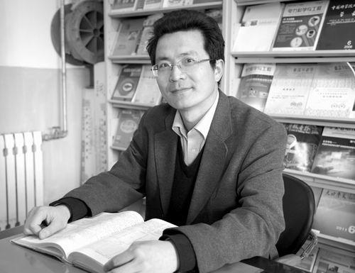 馬衍偉獲得了多項殊榮，包括國家杰出青年基金獲得者、中科院“百人計劃”入選者、“新世紀百千萬人才工程”國家級人選。