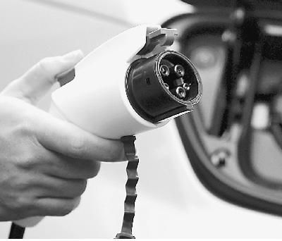 日本推購電動(dòng)車減稅 充電站建設(shè)補(bǔ)貼政策