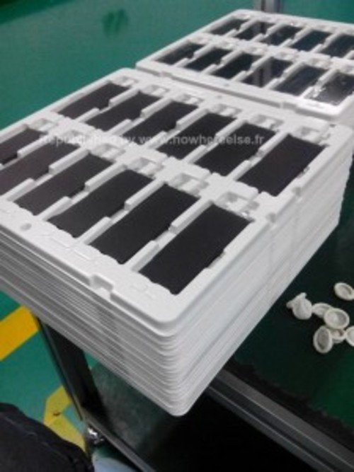 疑似iPhone 5S電池諜照（圖片來自Nowhereelse）
