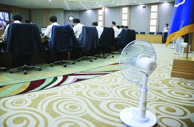 韓國(guó)力戰(zhàn)“電荒三日”